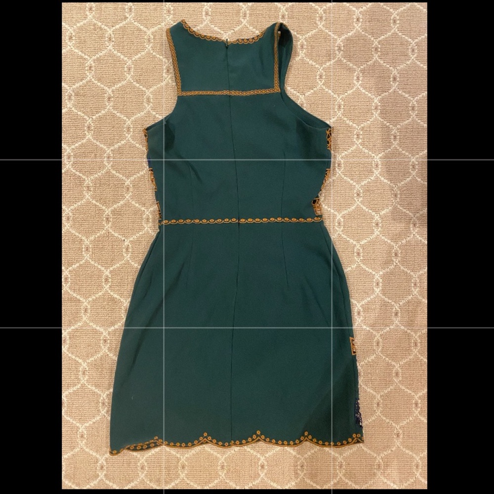 Beautiful patterned dress - Picture 2 of 3